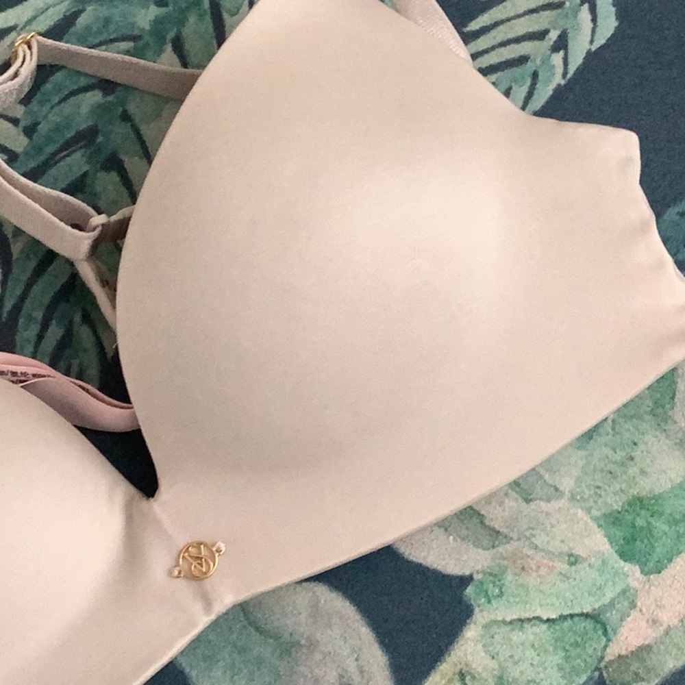 🌿NWOT- Never worn! Victoria’s Secret So Obsessed Wireless Push Up Bra - Picture 10 of 13